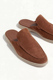 catalog-src:02320cde3207 Maroon Suède Yacht Mule