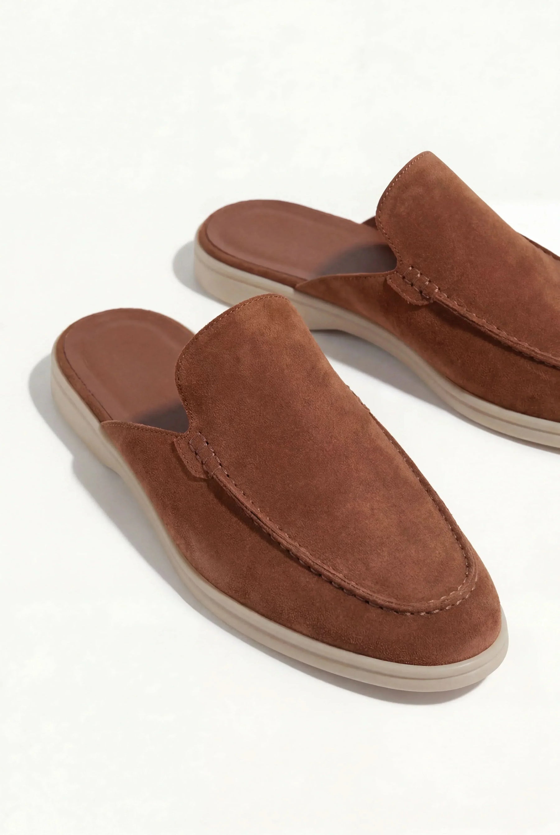 catalog-src:02320cde3207 Maroon Suède Yacht Mule