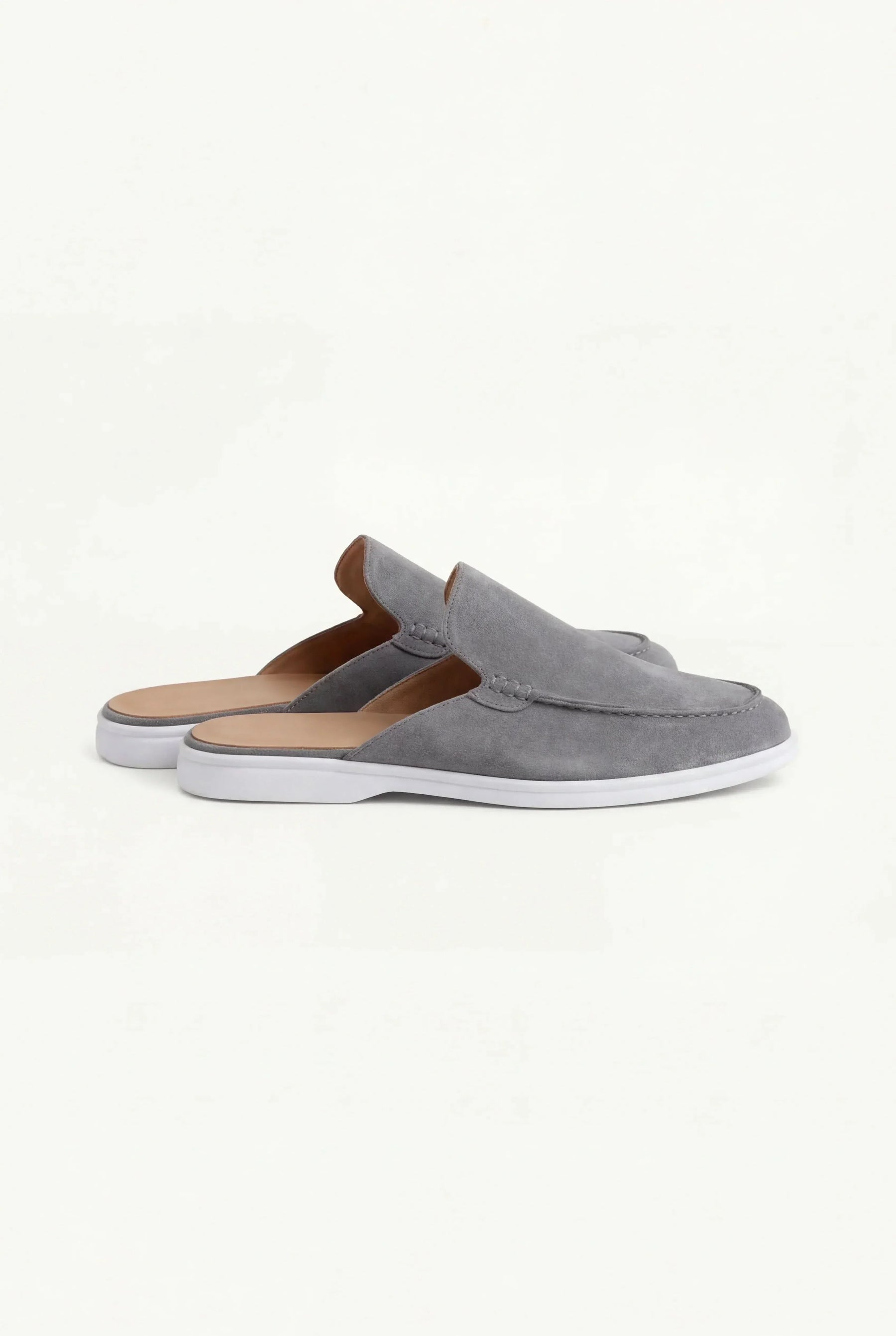 catalog-src:d7f2fb8bf33f Grey Suède Yacht Mule