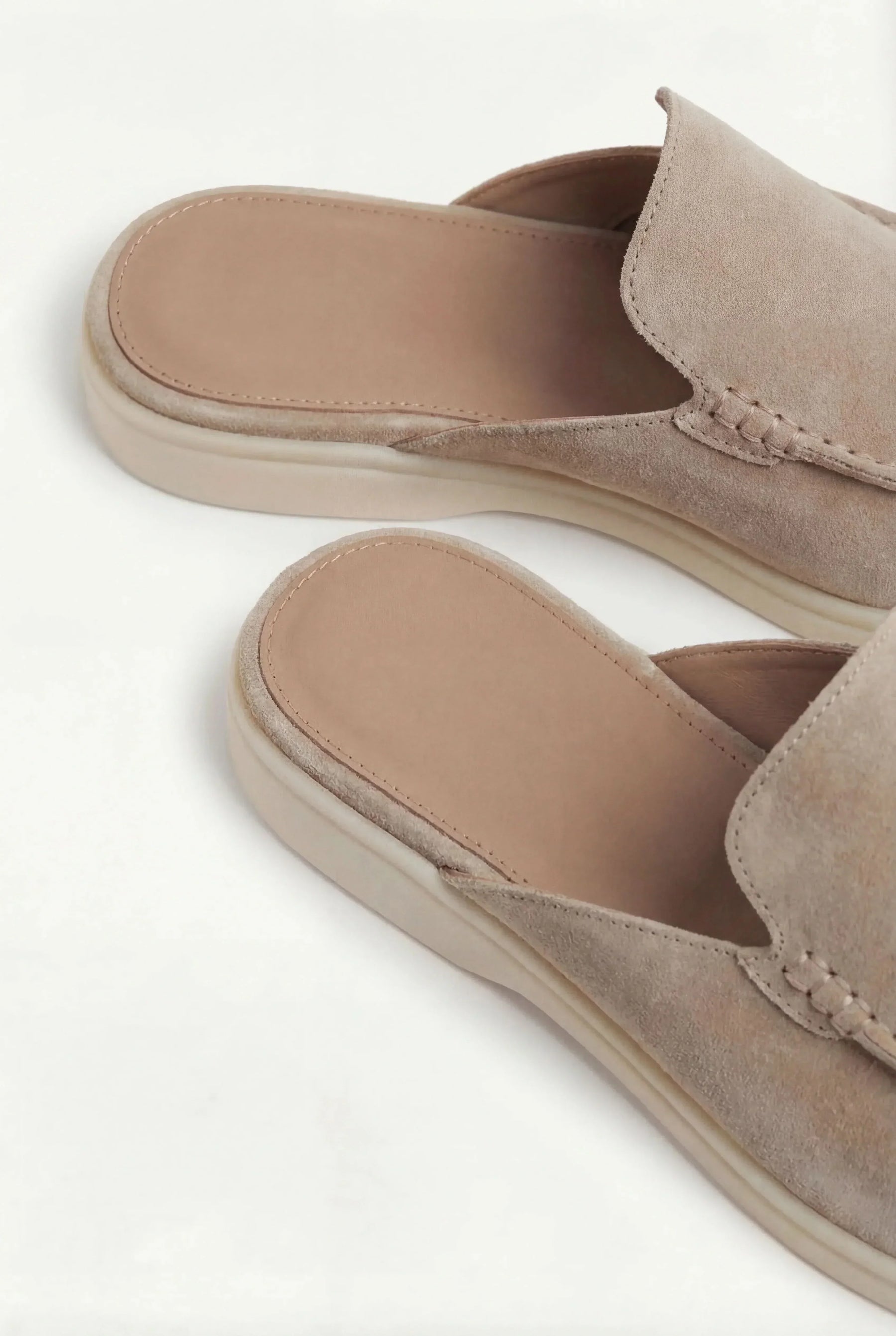catalog-src:44b68dddfc5a Beige Suède Yacht Mule