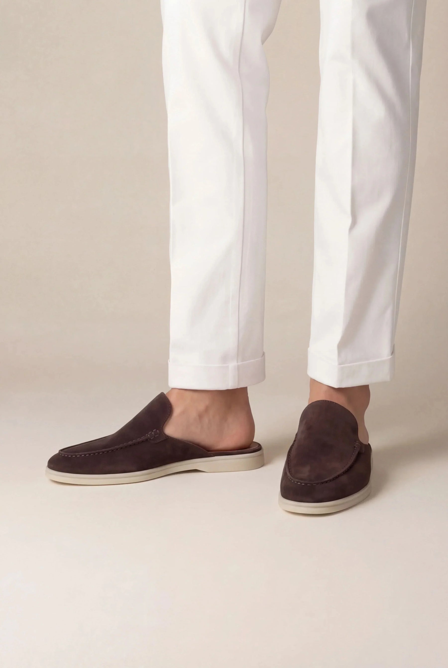catalog-src:0885f01a88ff Brown Suède Yacht Mule