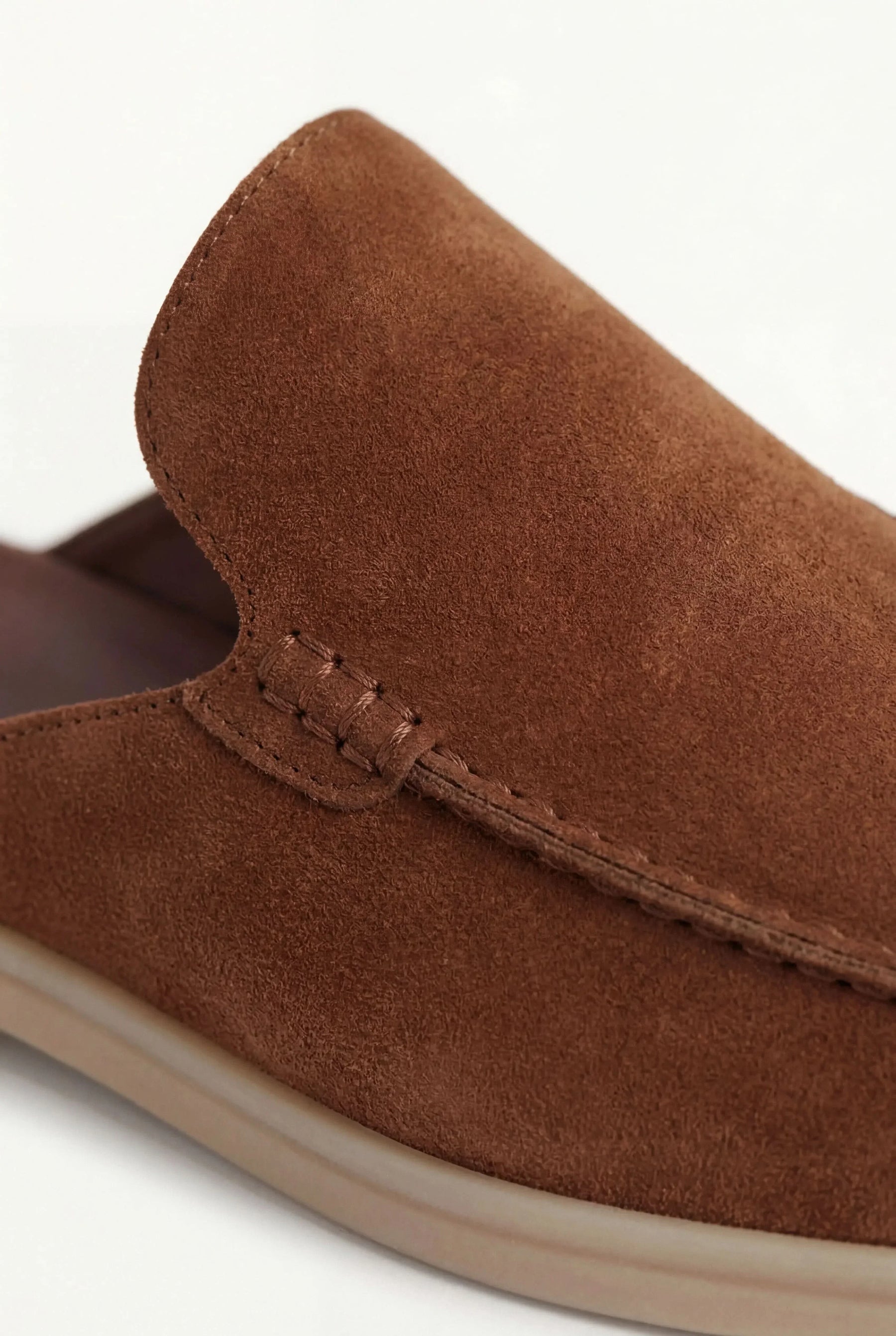 catalog-src:f67f01e010df Maroon Suède Yacht Mule